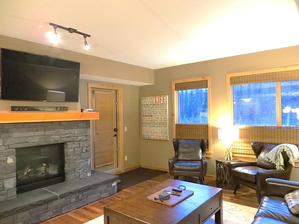 Luxury Canmore Vacations エクステリア 写真