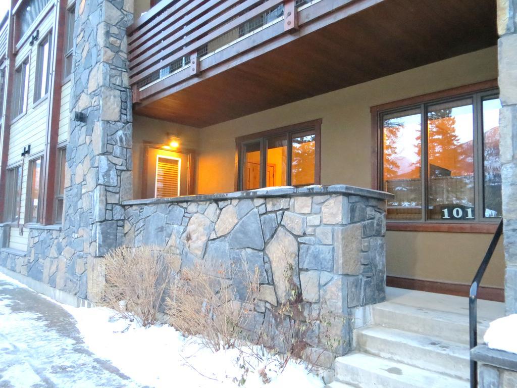 Luxury Canmore Vacations エクステリア 写真