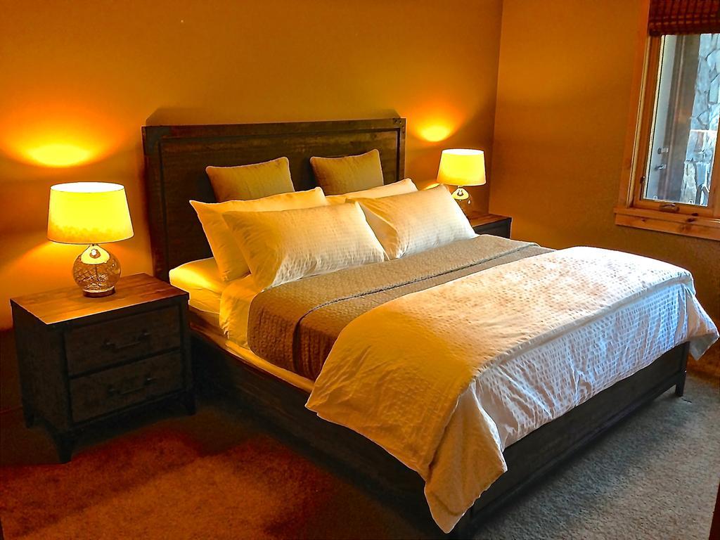 Luxury Canmore Vacations エクステリア 写真
