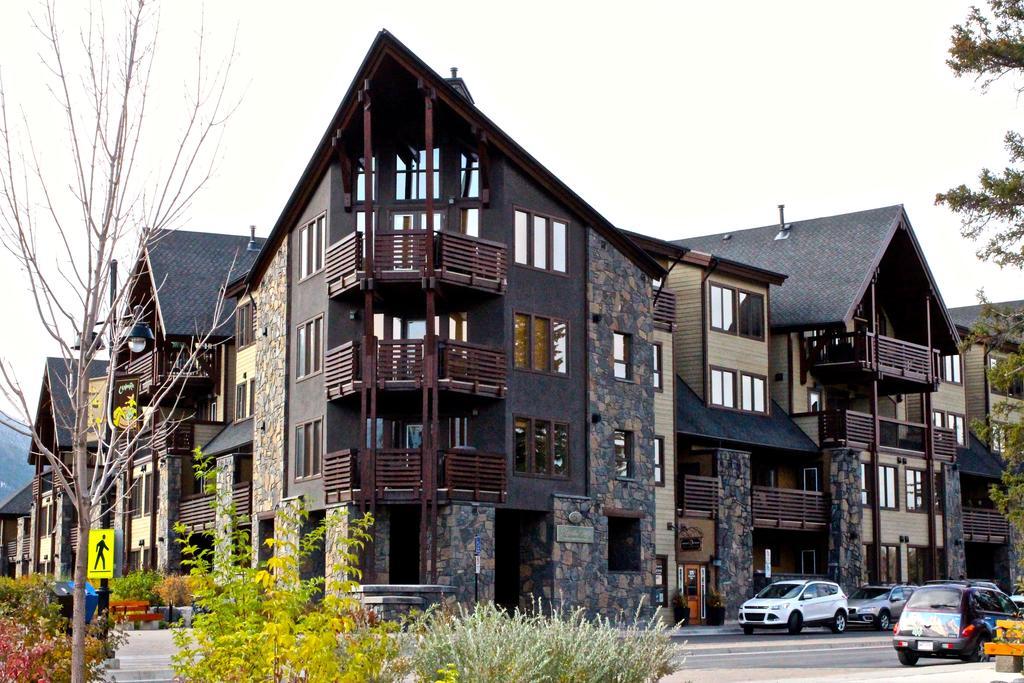 Luxury Canmore Vacations エクステリア 写真